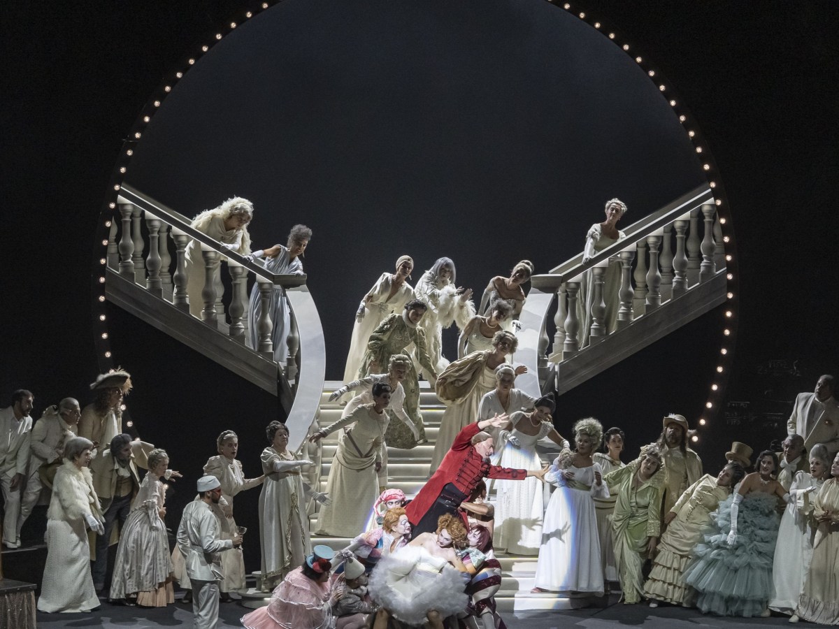 El circ, l’església; els àngels i els dimonis.